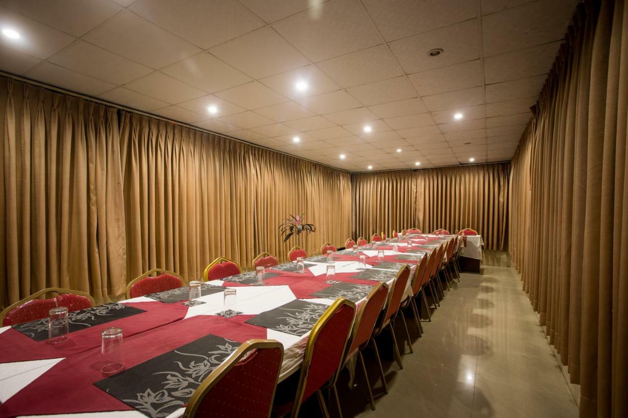פוקהרה Hotel Peace Plaza מראה חיצוני תמונה