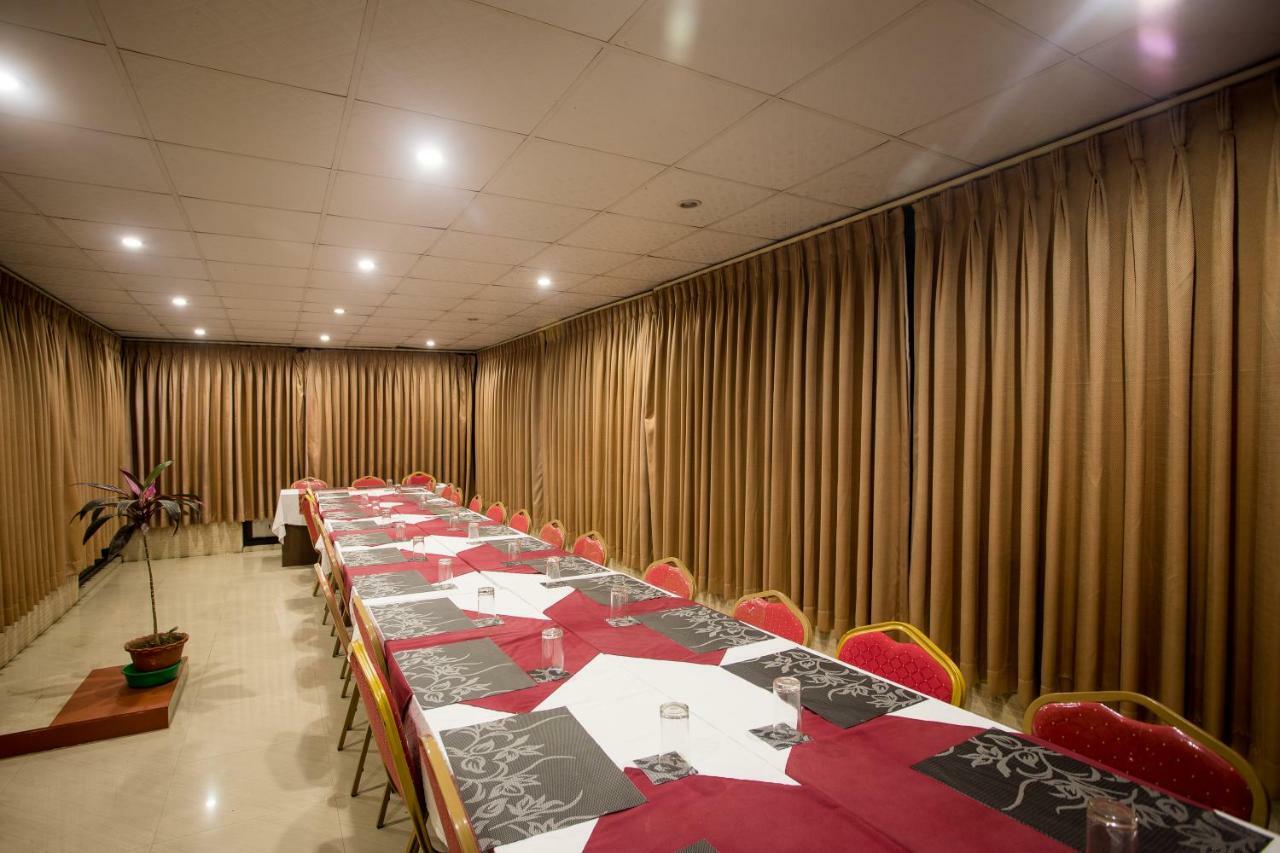 פוקהרה Hotel Peace Plaza מראה חיצוני תמונה